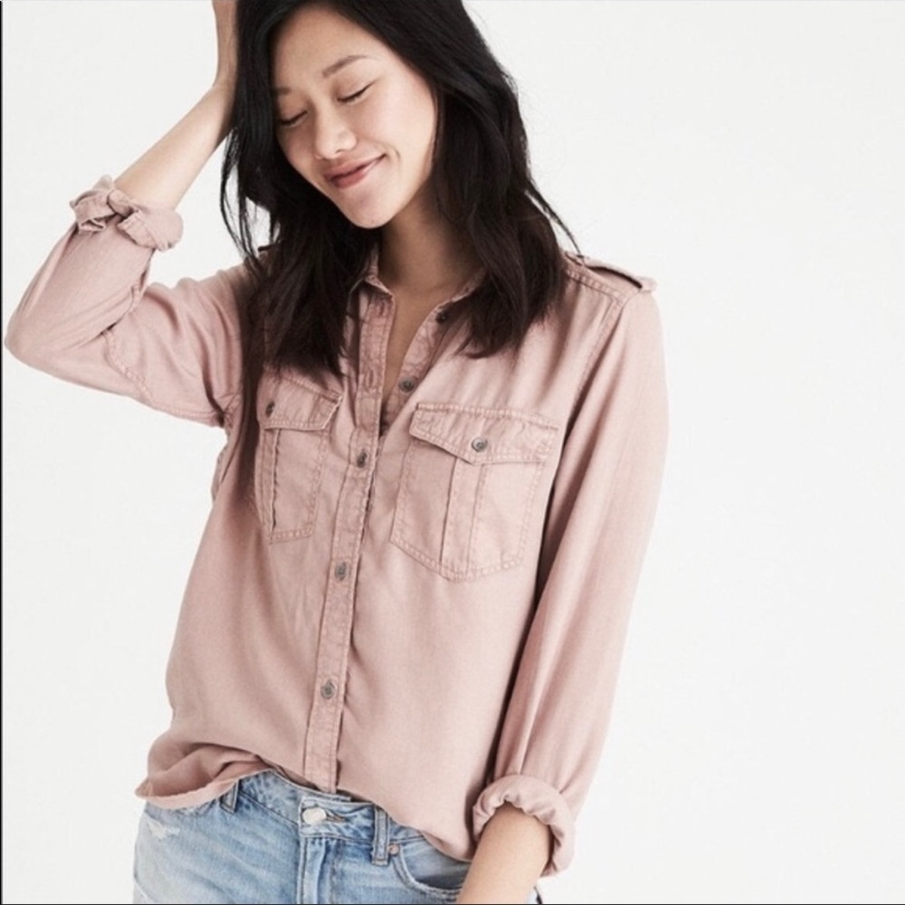 AMERICAN EAGLE faded pink
boyfriend fit button down top